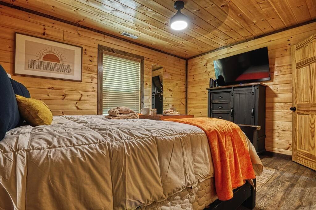 סביירוויל Adventure Retreat/Cabin/Pool+Hot Tub/Game Room+Theater מראה חיצוני תמונה