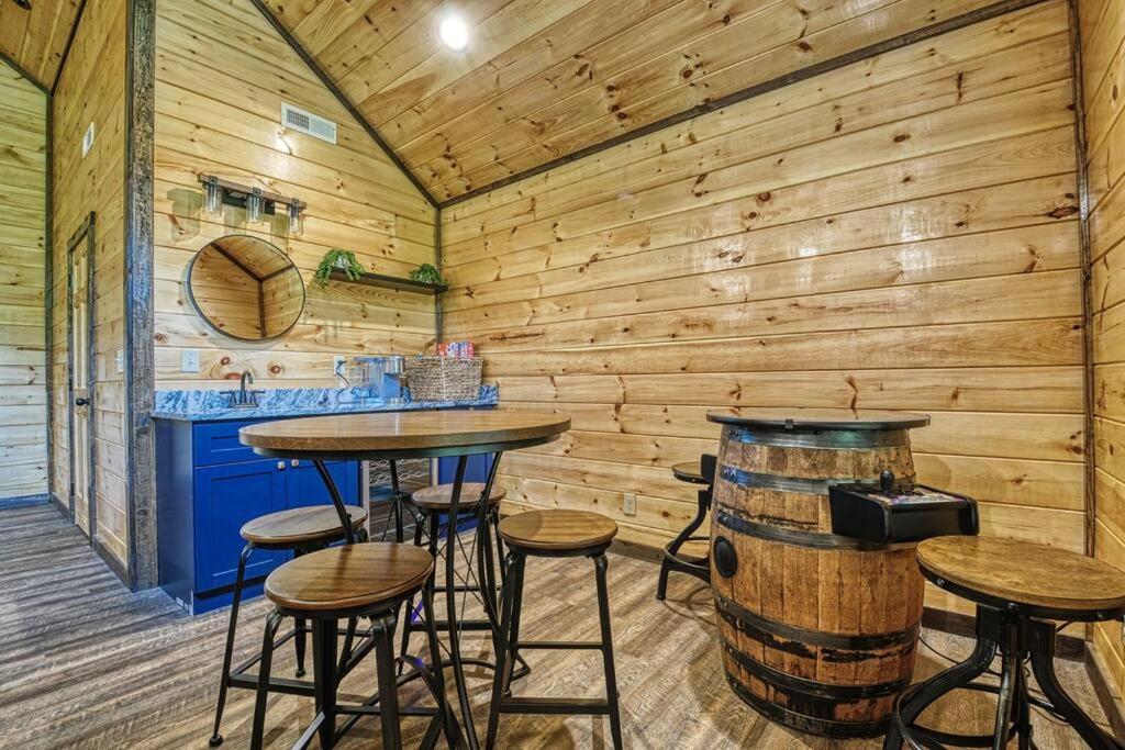 סביירוויל Adventure Retreat/Cabin/Pool+Hot Tub/Game Room+Theater מראה חיצוני תמונה